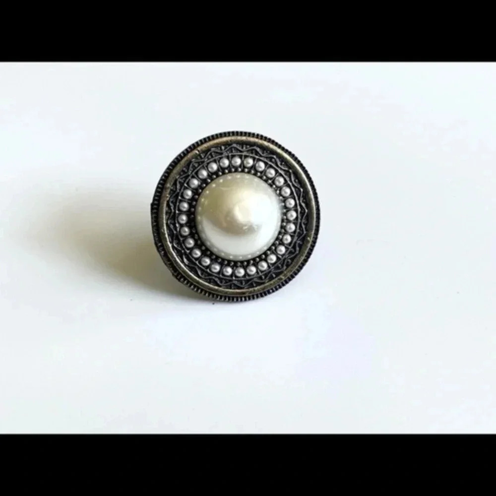 SOLD!! Huge 90s Vintage Statement Ring, Pearl Center Circular Costume Ring. - Picture 3 of 5